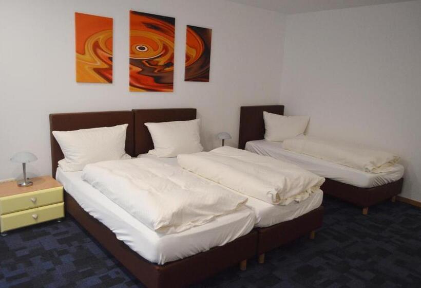 Номер Стандарт Трехместный, B8 Voerde