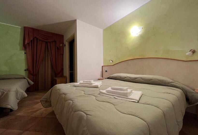 Номер Стандарт Трехместный, Casa Hotel Civitella