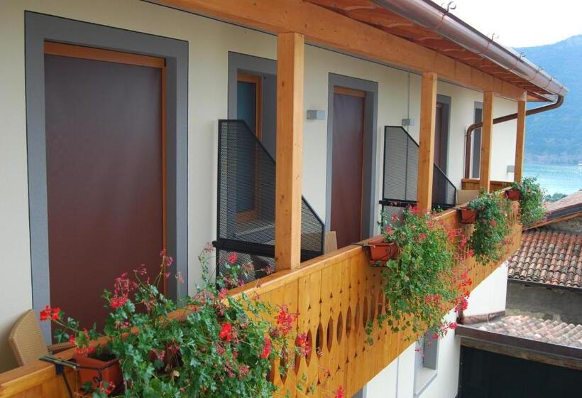 Номер Стандарт Вид на Озеро, Albergo Ristorante Orazio