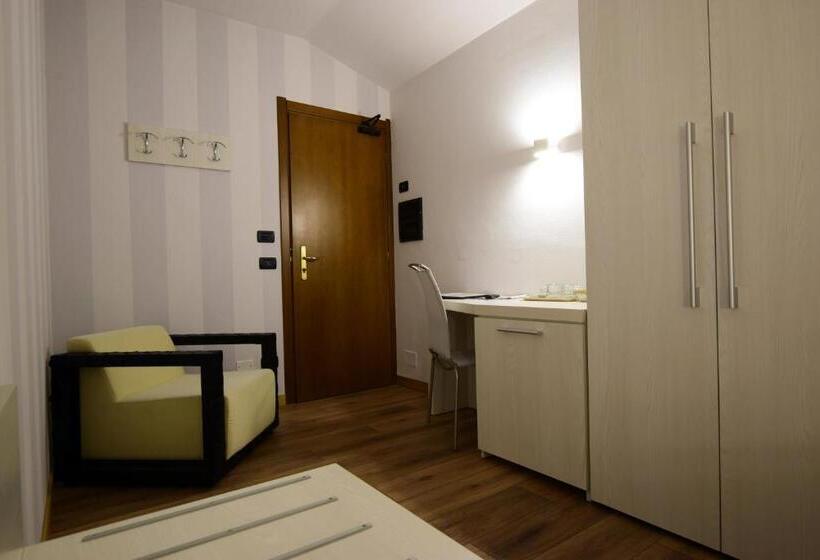 Номер Deluxe Вид на Озеро, Albergo Ristorante Orazio