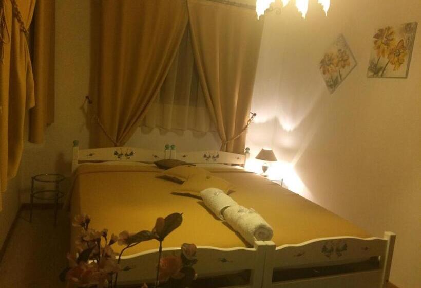 اتاق لوکس, Sa Mariposa