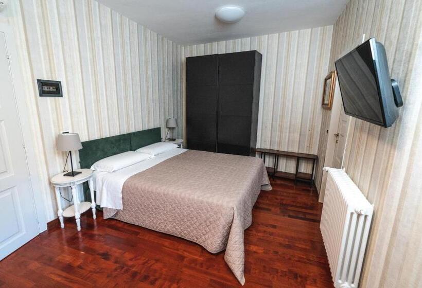 سوییت با چشم‌انداز باغ, Villa Noctis