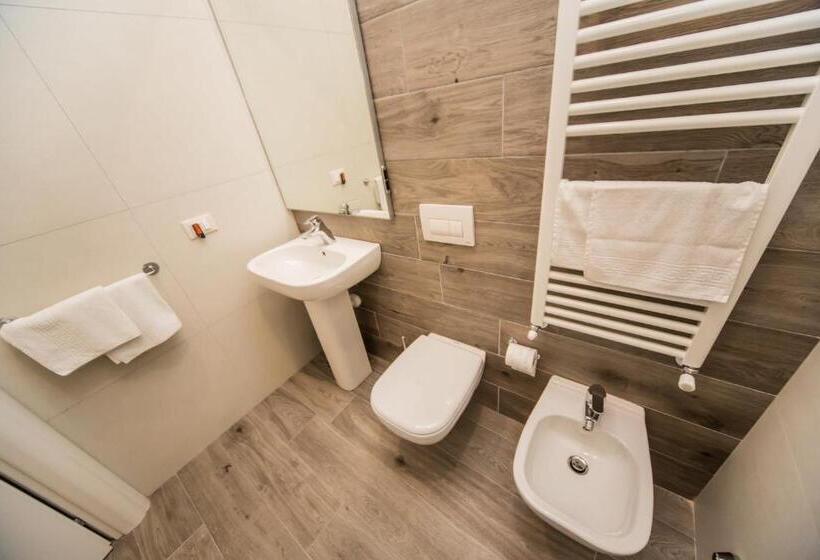 Номер Стандарт, B&b Corte Sul Naviglio Cin I T 0 1 5 0 7 0 C 1 3 X U I L Q C V