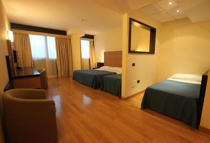 اتاق استاندارد چهار تخته, Golf Hotel Milano