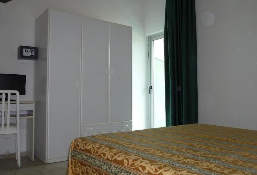 Номер Стандарт с Балконом, Zeus Lido Di Classe Room Only