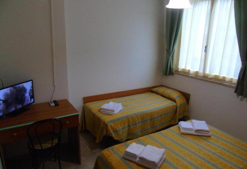 Трежместный Номер Economy, Zeus Lido Di Classe Room Only