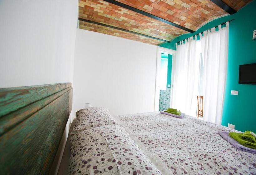 اتاق استاندارد, La Via Del Carretto B&b
