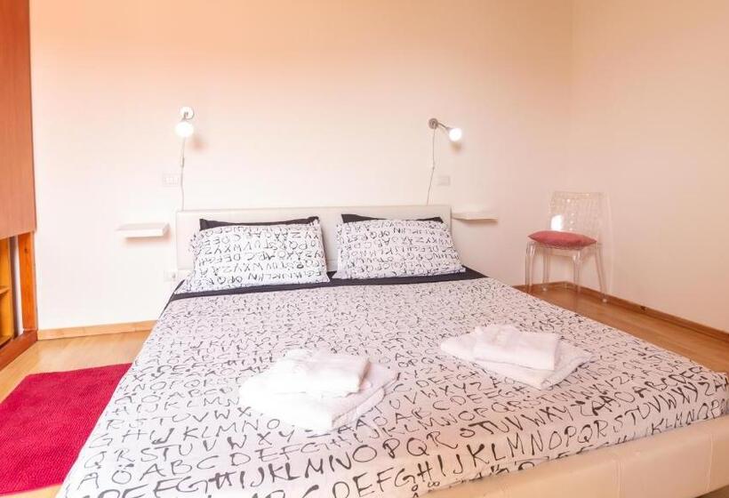 اتاق استاندارد با چشم‌انداز استخر, Spapparra B&b