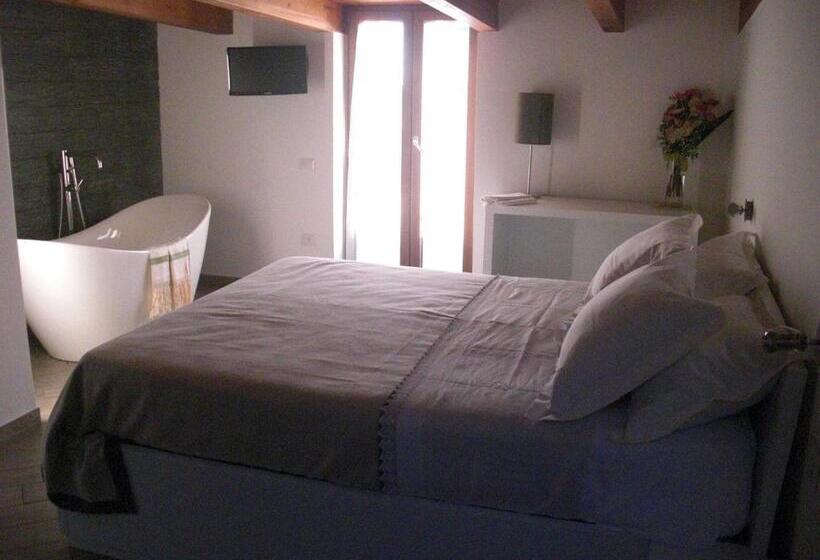 Полулюкс с Балконом, B&b Radici24