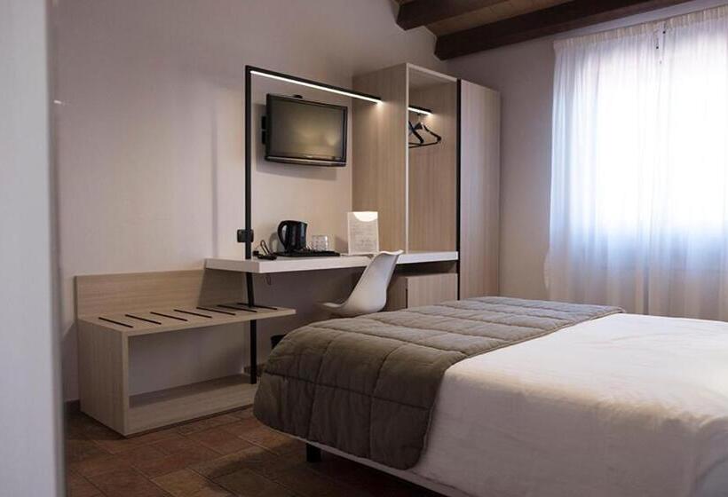 Номер Стандарт Трехместный, Relais Madonna Di Campagna