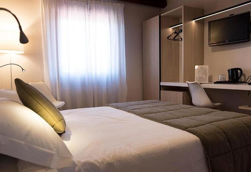 Четырехместный Номер Стандарт, Relais Madonna Di Campagna