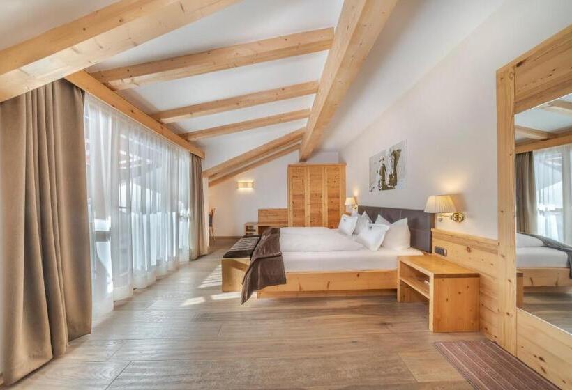 Полулюкс, Chalet Dlaces