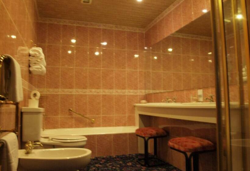 اتاق لوکس, Argyll Arms Hotel