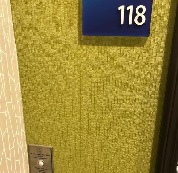 장애인을 위한 킹사이즈 침대 스탠다드 룸, Holiday Inn Express & Suites   Pittsburgh   Monroeville, An Ihg