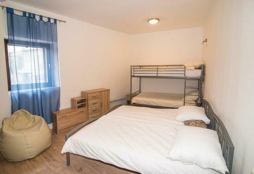 اتاق استاندارد چهار تخته, Hostel Bordada
