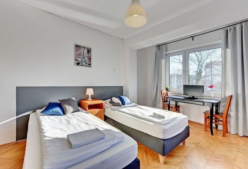 Pokój Trzyosobowy Standard Wspólna Łazienka, Nice Rooms   Pokoje Gościnne