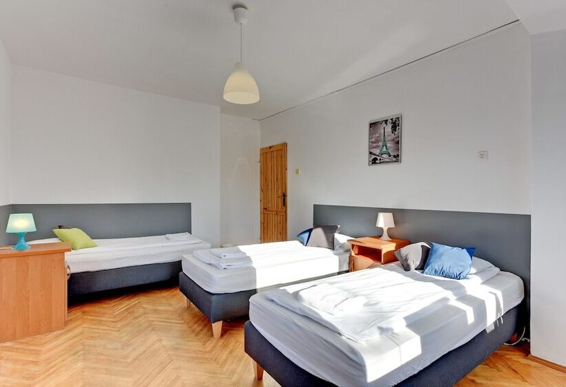 חדר סטנדרט לשלושה עם חדר אמבטיה משוף, Nice Rooms   Pokoje Gościnne
