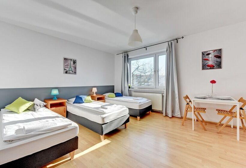 Pokój Trzyosobowy Standard Wspólna Łazienka, Nice Rooms   Pokoje Gościnne