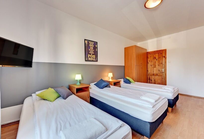 Pokój Czteroosobowy Standard, Nice Rooms   Pokoje Gościnne