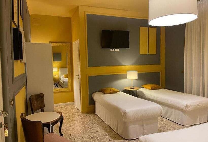 Camera Quadrupla Standard, Central Suite Bed&breakfast