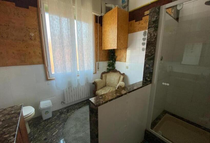 Camera Tripla Standard, Central Suite Bed&breakfast
