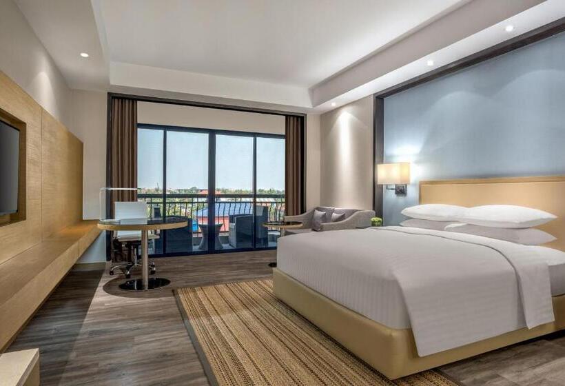 带大床的豪华间, Courtyard By Marriott Siem Reap Resort