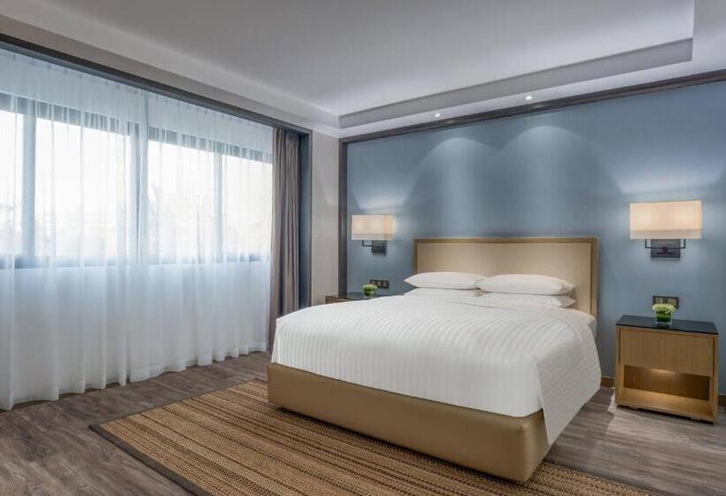 带大床的行政房间, Courtyard By Marriott Siem Reap Resort