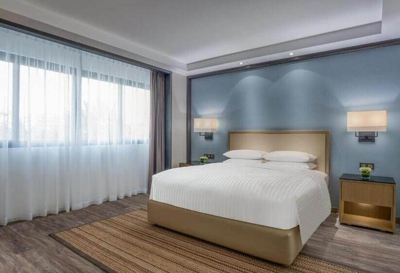 带大床的行政房间, Courtyard By Marriott Siem Reap Resort