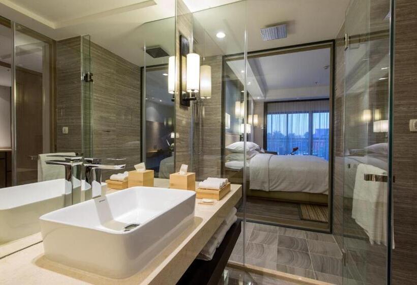 带泳池观景的豪华房, Courtyard By Marriott Siem Reap Resort
