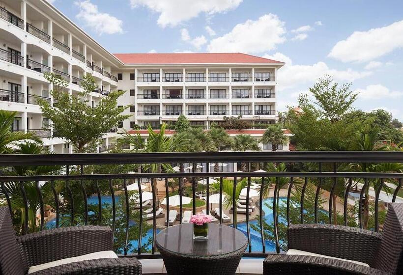 带大床的豪华间, Courtyard By Marriott Siem Reap Resort