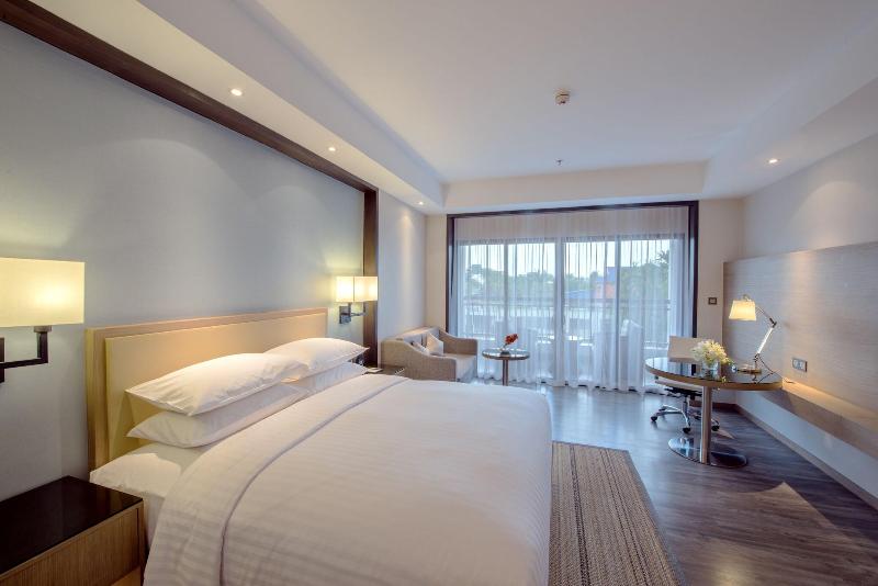 带大床的豪华间, Courtyard By Marriott Siem Reap Resort