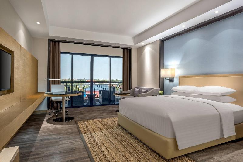 带泳池观景的豪华房, Courtyard By Marriott Siem Reap Resort