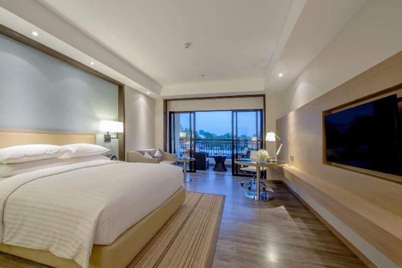 带泳池观景的豪华房, Courtyard By Marriott Siem Reap Resort