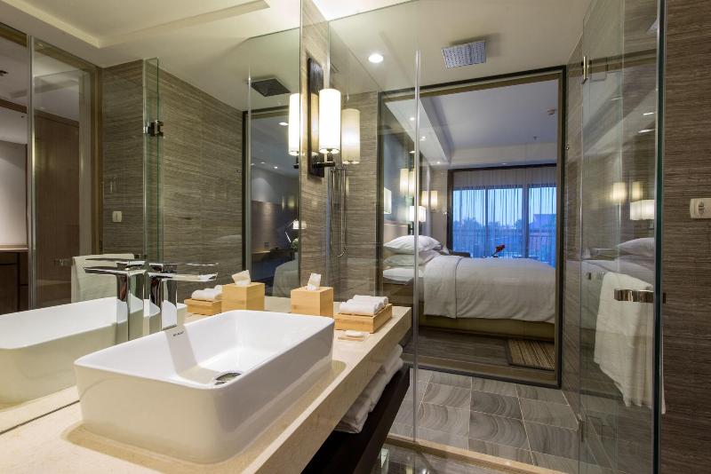带大床的豪华间, Courtyard By Marriott Siem Reap Resort
