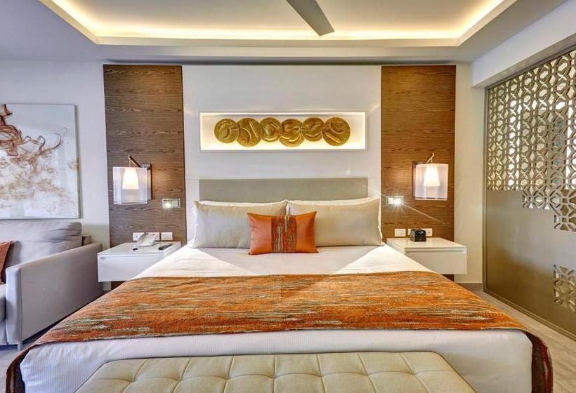 سوئیت جونیور کلوب با چشم‌انداز دریا, Royalton Bavaro, An Autograph Collection Allinclusive Resort & Casino