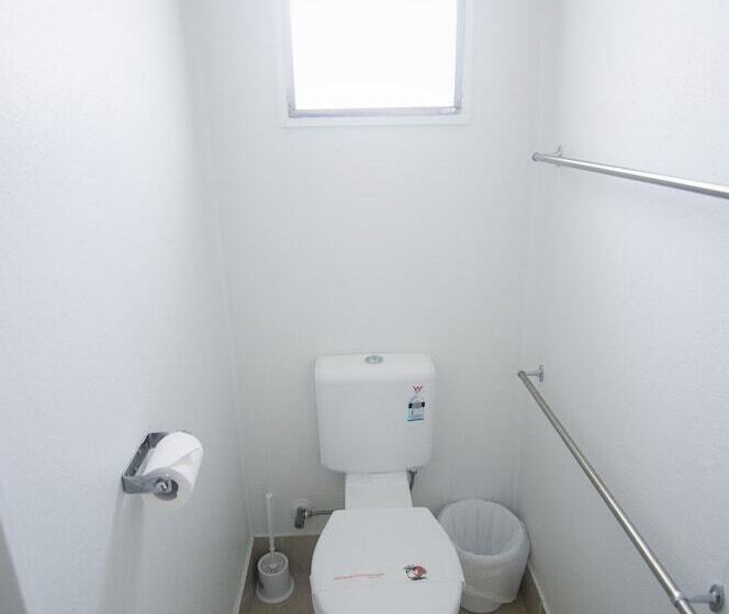 Семейный Номер, Cool Palms Motel