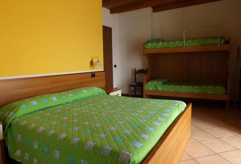 Четырехместный Номер Стандарт, Albergo Ristorante Innocenti