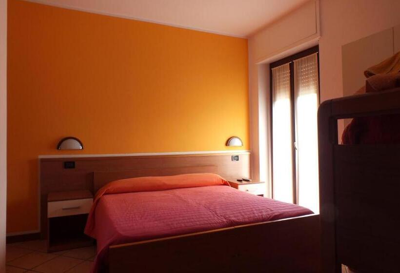 Четырехместный Номер Стандарт, Albergo Ristorante Innocenti