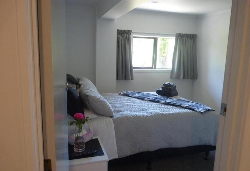 Standard room with outdoor bath, Abel Tasman Kaiteriteri B & B