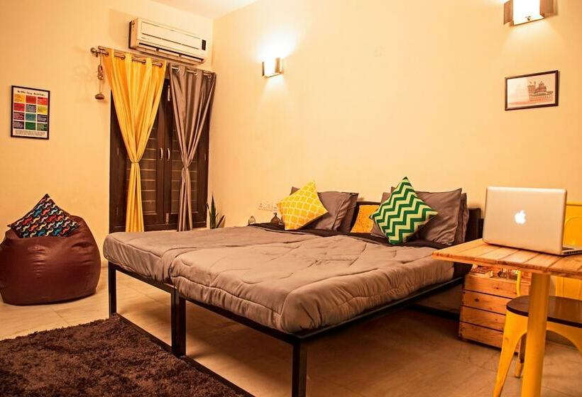 Номер Deluxe, Zostel South Delhi   Hostel