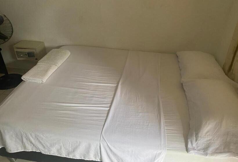 غرفة قياسية, Palomino Hostel