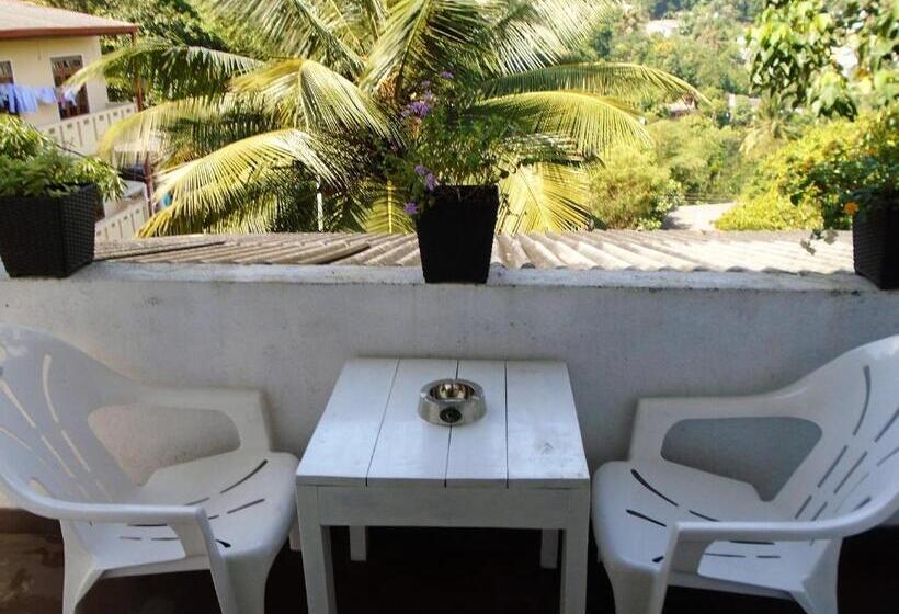 Standard room with outdoor bath, Kandy Mountain Cottage