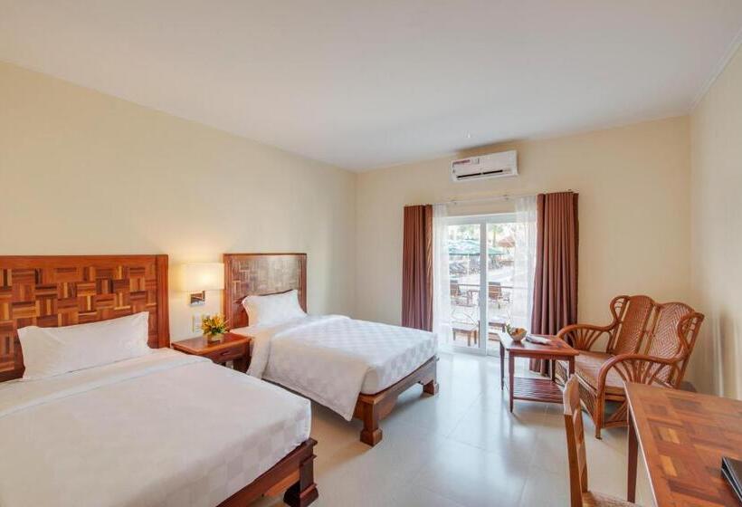 Номер Стандарт Вид на Бассейн, Sokha Palace Siem Reap