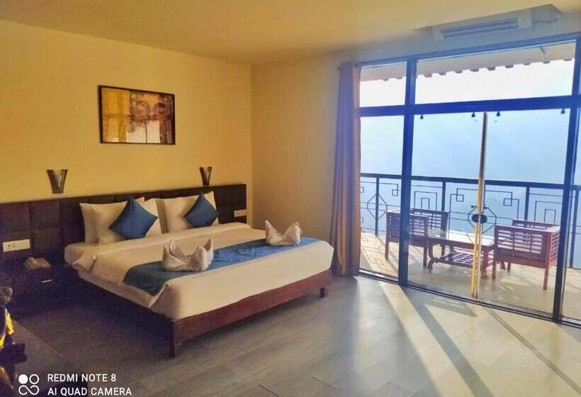 سوییت با چشم‌انداز کوه, Staynest Gangtok 300 Mtr From Mall Road