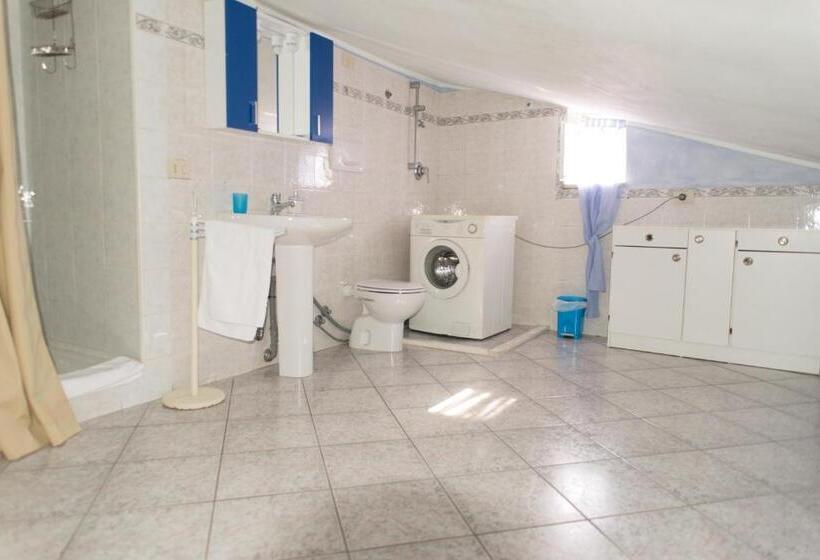 اتاق لوکس, Al Cardinale Rooms & Studios