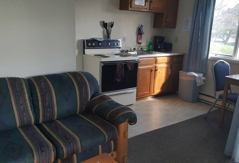Люкс, Clark S Beach Motel