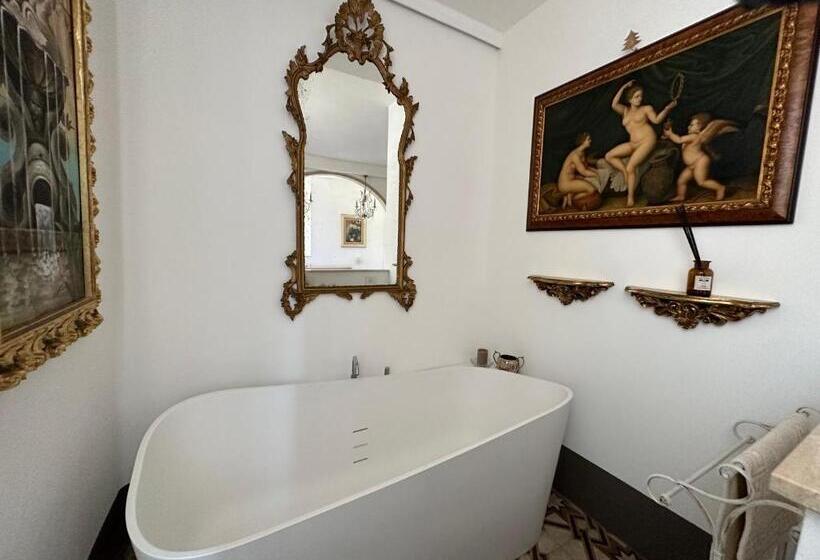Трехместный Президентский, Domus Socolatae Residenza D Epoca Charming B&b   Adults Only