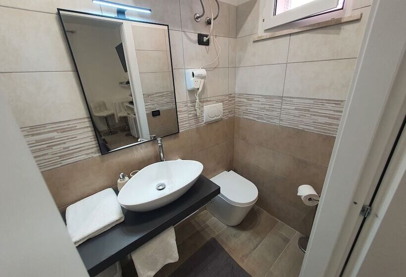 اتاق لوکس یک تخته, Guest House Brezza Marina