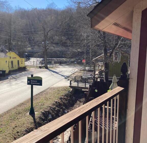 침실 3개 아파트, All Seasons Treehouse Village