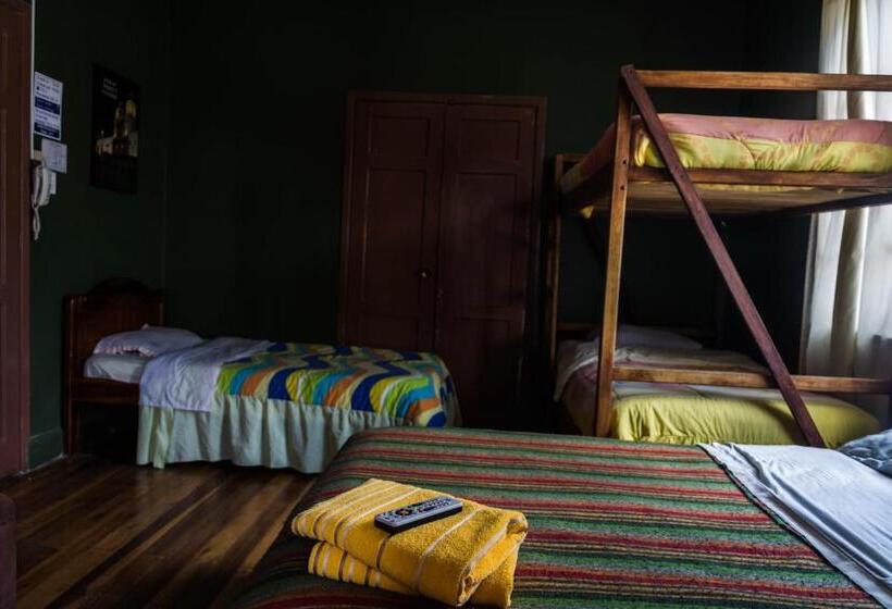 اتاق استاندارد چهار تخته, Blue House Youth Hostel